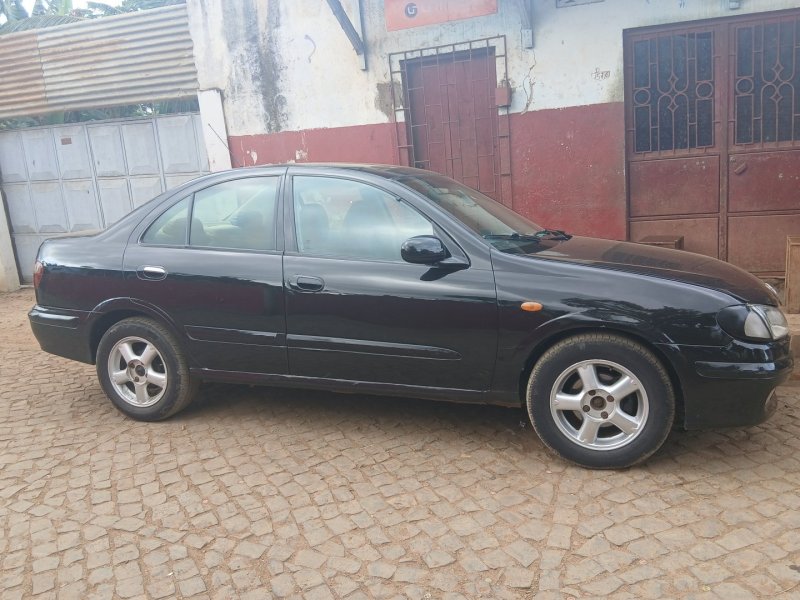 Carro ligeiro NISSAM ALMERA 2